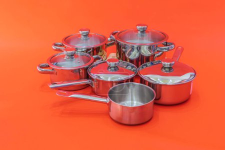 Foto de La olla de sopa de cocina ofrece una solución de cocina versátil y confiable para preparar deliciosas sopas.. - Imagen libre de derechos
