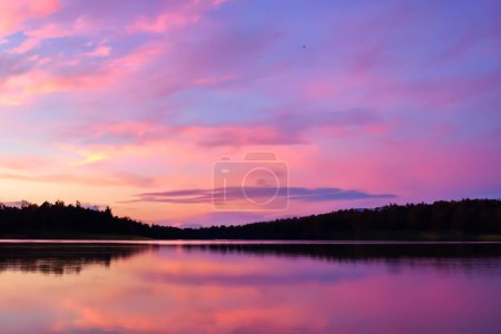 Ciel pastel serein et fond de lac Un beau mélange de tranquillité