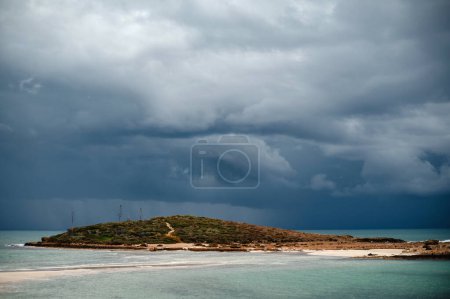 Foto de Dramático cielo tormentoso sobre el mar, Isla Ayia Napa, Chipre - Imagen libre de derechos