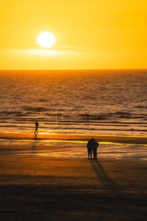 Téléchargez les photos : Coucher de soleil et lumière en Bretagne - en image libre de droit