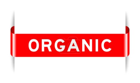 Téléchargez les illustrations : Bannière d'étiquette insérée de couleur rouge avec le mot organique sur fond blanc - en licence libre de droit