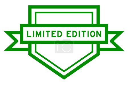 Téléchargez les illustrations : Bannière d'étiquette pentagone de couleur verte vintage avec mot édition limitée sur fond blanc - en licence libre de droit