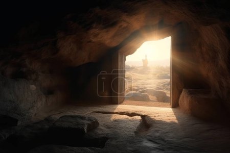 Foto de Vista desde una cueva de piedra habitada con bancos de madera. Los rayos del sol de primavera iluminan el foso de piedra con vistas a la cruz ortodoxa. El concepto religioso de la fiesta brillante de la Pascua - Imagen libre de derechos
