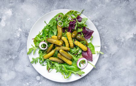 Téléchargez les photos : Salade de craquage au concombre mariné rafraîchissante - en image libre de droit
