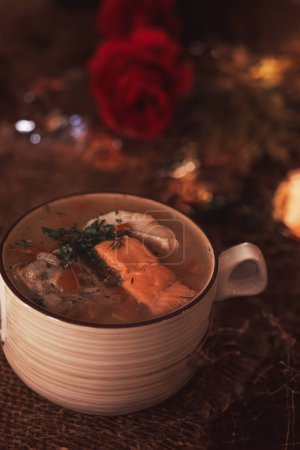 Foto de Disfrute de un sabroso tazón de sopa de pescado tradicional, ukha - Imagen libre de derechos