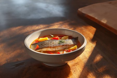 Foto de Otra porción de sabrosa sopa de salmón. - Imagen libre de derechos