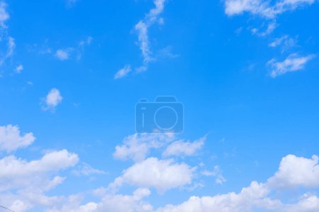 Téléchargez les photos : Ciel bleu avec nuages, paysage nuageux. - en image libre de droit