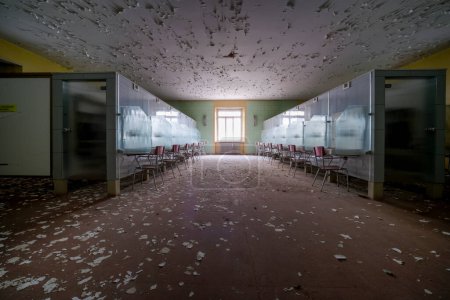 Foto de Abandoned sanitary sauna hospital . High quality photo - Imagen libre de derechos