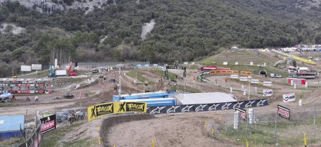 Téléchargez les photos : Trente, Italie - 2019 04 03 : MxGp circuit de motocross de Pietramurata. Photo de haute qualité - en image libre de droit