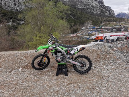 Téléchargez les photos : Trento, Italie - 2019 04 03 : Circuit de motocross MxGp de Pietramurata kawasaki. Photo de haute qualité - en image libre de droit
