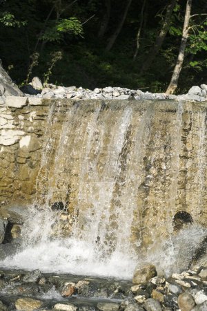 Foto de Cascada en el río Doña en Bardonecchia Turín Italia. Foto de alta calidad - Imagen libre de derechos