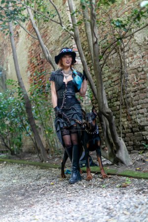 Foto de Lucca, Italia - 2018 10 31: Lucca Comics evento de cosplay gratis alrededor de la ciudad chica steampunk. Foto de alta calidad - Imagen libre de derechos
