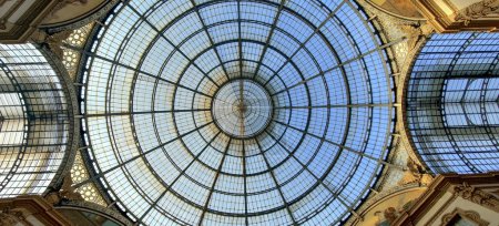 Téléchargez les photos : Milan galerie dôme en verre plafond. Photo de haute qualité - en image libre de droit