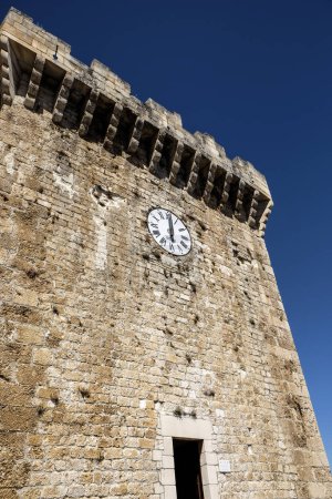 Téléchargez les photos : Château médiéval de Celano Aquila Abruzzes Italie murs extérieurs. Photo de haute qualité - en image libre de droit