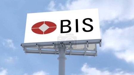Foto de Bank for International Settlements BIS Vídeo editorial que muestra un anuncio urbano con el logotipo de la marca en una calle concurrida contra un cielo nublado - Imagen libre de derechos