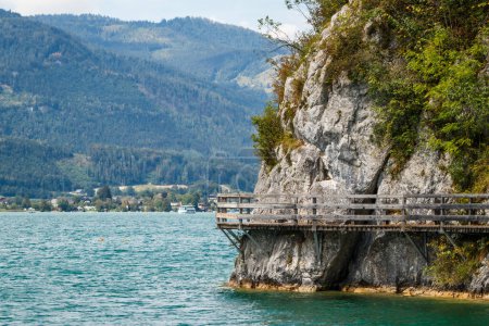 Téléchargez les photos : Sentier de randonnée au lac Wolfgangsee, Salzburger land, Haute-Autriche. Alpes européennes montagnes - en image libre de droit