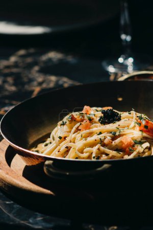 Foto de Espaguetis con mariscos y salsa de tomate - Imagen libre de derechos