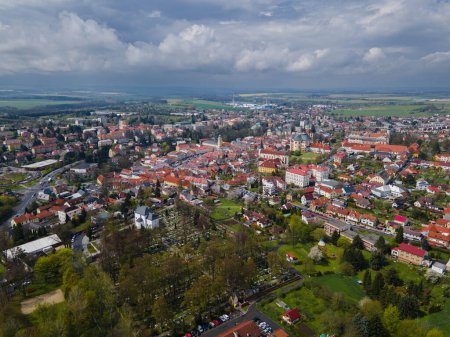 Foto de Hermosa vista del dron, paisaje urbano, de Litomysl República Checa - Imagen libre de derechos