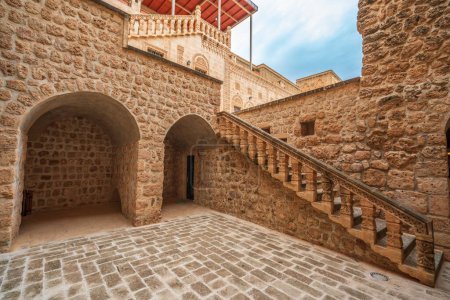 Téléchargez les photos : Monastère Mor Gabriel à Mardin avec des photos prises sous différents angles - en image libre de droit