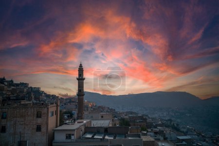 Téléchargez les photos : Mardin région vieille ville partie architecture et ciel coloré - en image libre de droit