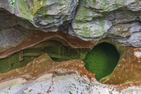 Téléchargez les photos : Automne et canyon horma sentier pédestre entre les rochers et les couleurs de la nature - en image libre de droit