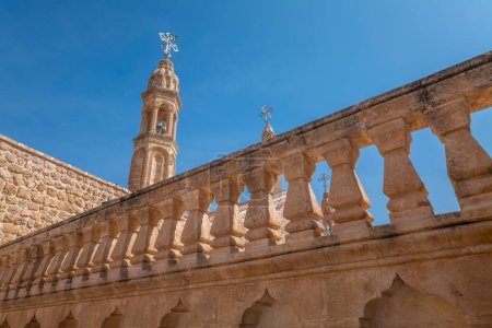 Mardin Midyat Bezirk Mor Gabriel Kloster einzigartige architektonische Detailfotos mit blauem Himmel aufgenommen