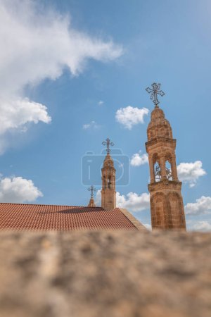 Mardin Midyat Bezirk Mor Gabriel Kloster einzigartige architektonische Detailfotos mit blauem Himmel aufgenommen