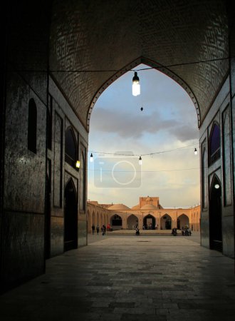 Foto de Entrar en la mezquita Jameh en Yazd, Irán - Imagen libre de derechos