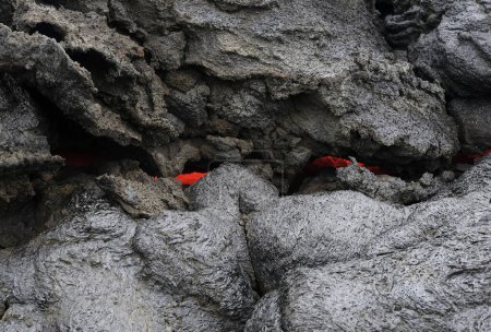 Foto de Visitas de lava cerca del volcán más nuevo de Islandia, Geldingadalir - Imagen libre de derechos
