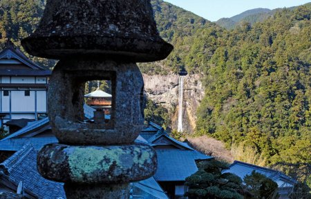 Téléchargez les photos : Sanctuaire Kumano Nachi Taisha près de Kii-Katsuura, Japon - en image libre de droit