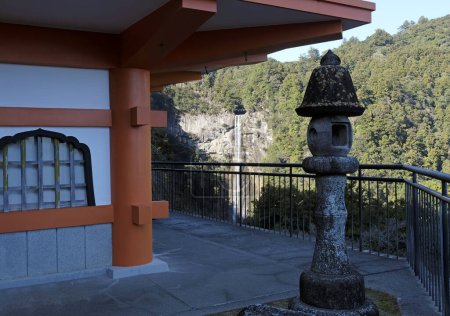 Téléchargez les photos : Sanctuaire Kumano Nachi Taisha près de Kii-Katsuura, Japon - en image libre de droit
