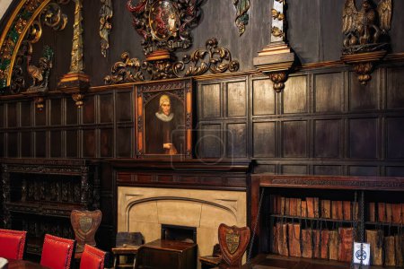Foto de Manchester, Reino Unido - 20 de febrero de 2020: Chetham 1653 medieval public library interior. - Imagen libre de derechos