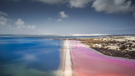 Foto de Lago de sal rosa - Lago MacDonnell, Península de Eyre, Australia Meridional - Imagen libre de derechos