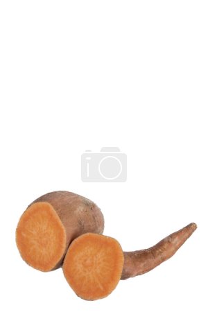 Téléchargez les photos : Patate douce coupée en deux. concept automne. image verticale. - en image libre de droit