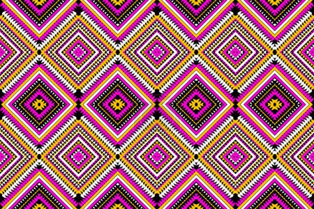Ilustración de Formas geométricas Patrón tribal sin costuras - adorno étnico azteca púrpura negro amarillo blanco fondo para textiles sarong alfombra impresa Cortinas, Cojines - Imagen libre de derechos
