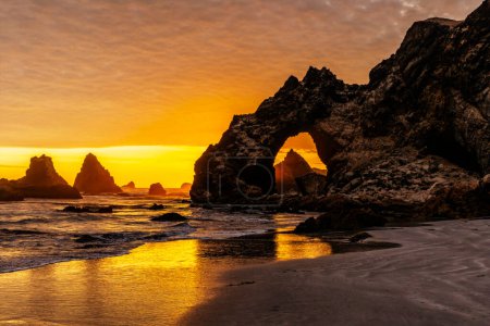 Photo for Hermosa puesta de sol en la playa de Loberas, Marcona Peru - Royalty Free Image