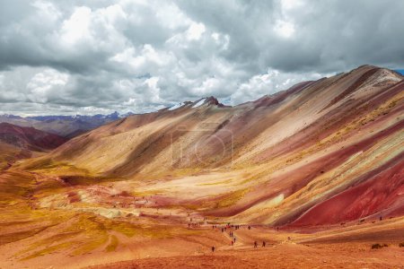 Téléchargez les photos : Vinicunca, la belle montagne de sept couleurs - en image libre de droit