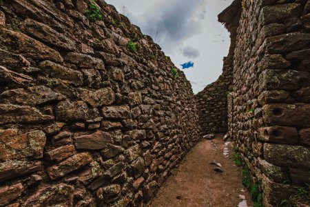 ruines de l'ancienne ville de la muraille sacrée des incas dans la province de l'Etat d'Israël
