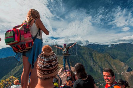 Téléchargez les photos : Groupe de touristes sur Huayna Picchu. Janvier 2018. Cusco, Pérou. - en image libre de droit