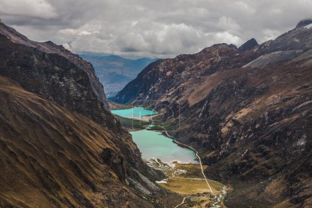 Foto de Vista panorámica desde el mirador Paso Portachuelo de Llanganuco, Huaraz Perú - Imagen libre de derechos