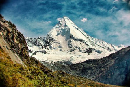 Téléchargez les photos : Montagne enneigée Artesonraju en Abancay, Pérou - en image libre de droit