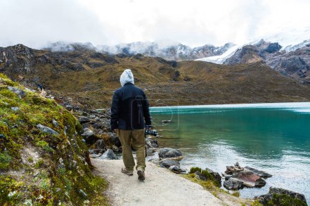 Foto de Turistas caminando en el Nevado Huaytapallana. Noviembre 2014, Huancayo Perú - Imagen libre de derechos