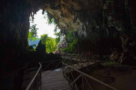 Téléchargez les photos : Stalagmites dans la grotte des hiboux à Tingo Maria, Pérou - en image libre de droit