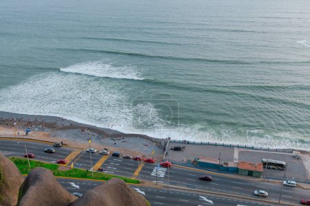 Foto de Aerial view of the sea beach in Miraflores, Peru - Imagen libre de derechos