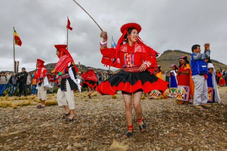Foto de Baile el traje nacional de festival, Perú - Imagen libre de derechos