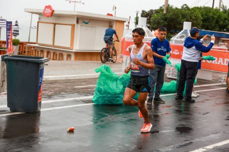 Foto de Atleta compitiendo en la maratón de Lima 42k, 2023 - Imagen libre de derechos