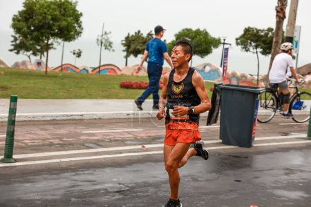 Téléchargez les photos : Athlète participant au marathon Lima 42k, 2023 - en image libre de droit
