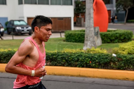 Téléchargez les photos : Athlète participant au marathon Lima 42k, 2023 - en image libre de droit
