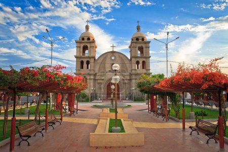 Foto de Catedral de Palpa, Perú, una iglesia, una hermosa vista de la iglesia de santa María de la Santa María - Imagen libre de derechos