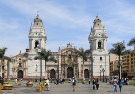 Foto de Catedral de nuestra señora del perú en la plaza de armas, Lima, América del Sur - Imagen libre de derechos